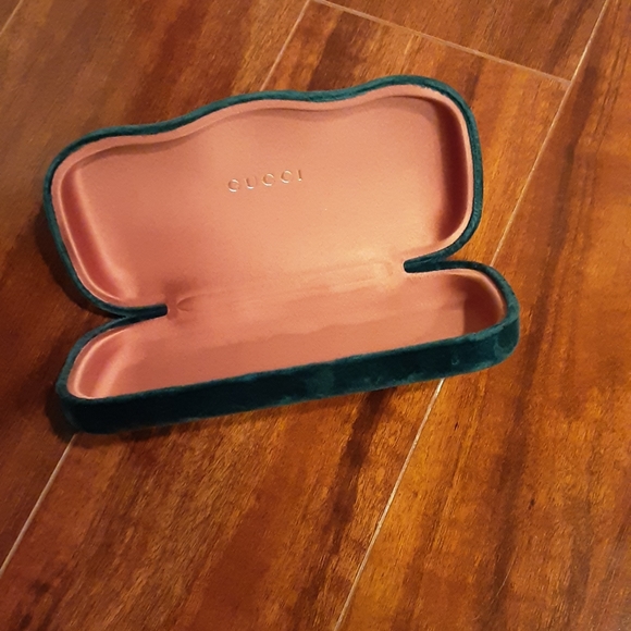 Gucci- green felt sunglass case - Picture 9 of 9